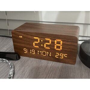 New Wooden Digital Alarm Clock with Wireless Charging, 0-100% Adjustable